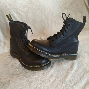 Dr. Martens Original 1460 Pascal boots - black